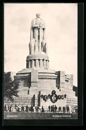 AK Hamburg-St.Pauli, Bismarckdenkmal mit Besuchern