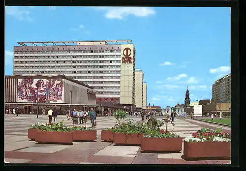 AK Dresden, Prager Strasse, Blick zur Kirche