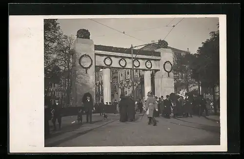 Foto-AK Aachen, Kaiserplatz, Festgelände mit Publikum