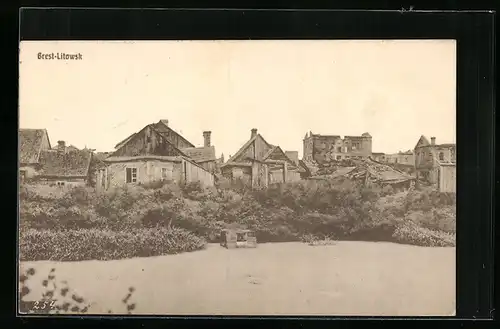 AK Brest-Litowsk, alte Hütten und Ruinen
