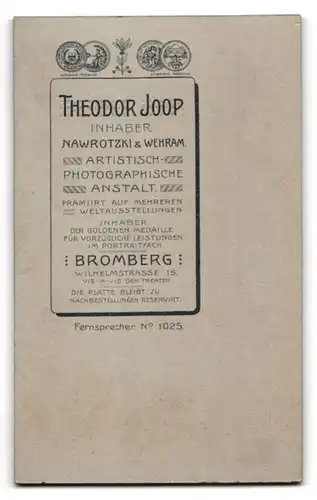 Fotografie Theodor Joop, Bromberg, Wilhelmstr. 15, Kleines Kind im Mantel