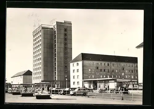 AK Lübbenau /Spreewald, Strassenpartie mit Hochhaus