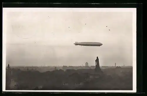 AK Hamburg, Luftschiff Graf Zeppelin über der Stadt, Bismarckdenkmal