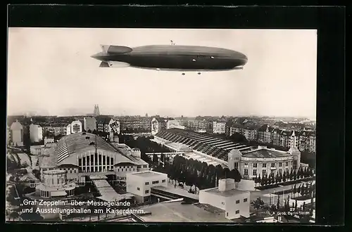 AK Berlin, Graf Zeppelin über Messegelände mit Austellungshallen am Kaiserdamm