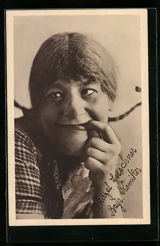 AK Travestie-Künstler mit schielendem Blick