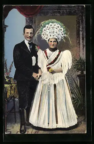 AK ungarisches Brautpaar in traditionellem Hochzeitsgewand