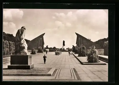 AK Berlin-Treptow, Sowjetisches Ehrenmal