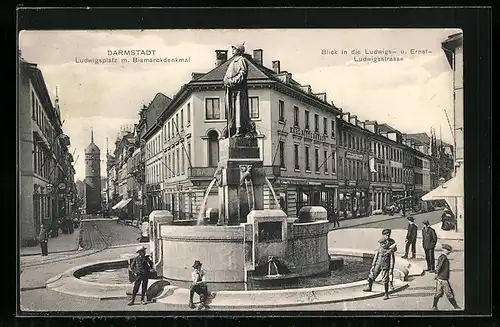 AK Darmstadt, Ludwigsplatz mit Bismarckdenkmal, Blick in die Ludwigs- und Ernst-Ludwigsstrasse