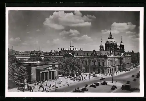 AK Berlin, Ehrenmal und Zeughaus mit Dom