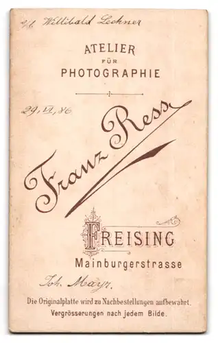 Fotografie Franz Ress, Freising, junger Pfarrer Joh. Mayr im Talar mit Collar