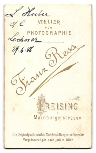 Fotografie Franz Ress. Freising, junger Pfarrer L. Huber im Talar, 1886