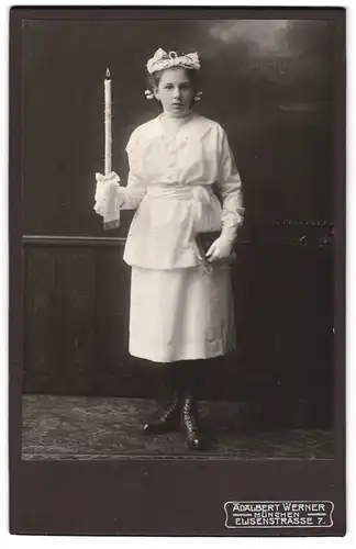 Fotografie Adalbert Werner, München, junges Mädchen Agnes Auer zur Kommunion 1915