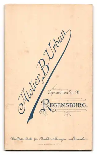 Fotografie B. Urban, Regensburg, Gesandten-Str. 91, Junge Dame im hübschen Kleid