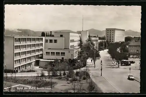 AK Bonn am Rhein, Bundeshaus mit Strassenpartie