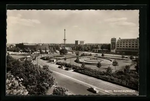 AK Berlin, Reichskanzlerplatz mit Brunnen und Strassenbahn