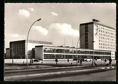 AK Wolfsburg, Strassenansicht mit Rathaus