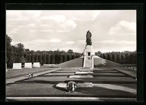 AK Berlin-Treptow, Russisches Ehrenmal, Vorderansicht