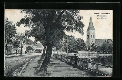 AK Berlin-Lichtenrade, Dorfstrasse mit Blick auf die Kirche