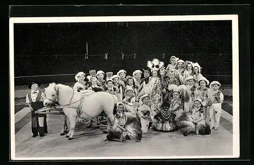 AK München-Solln, C. H. Schäfers Circus-Stadt Liliput, Memlingstr. 11, Liliputaner-Ensemble