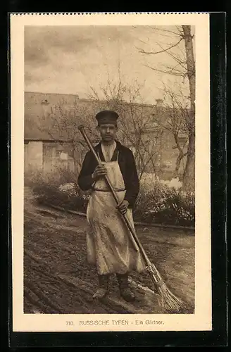 AK Russische Typen, Ein Gärtner mit Besen