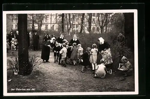 AK Karlsruhe, Kindergärten Diakonissenhaus, Kinder mit Diakonissen auf Ostereiersuche