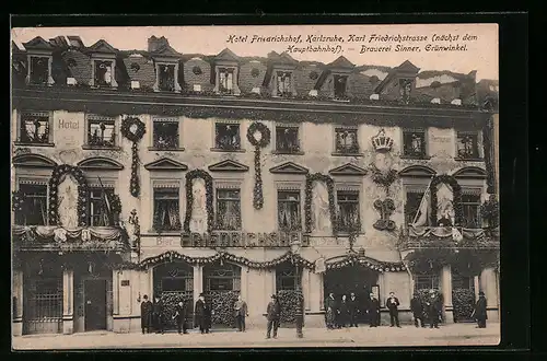 AK Karlsruhe, Hotel Friedrichshof, Karl Friedrichstrasse, mit Fassadenschmuck und Festgesellschaft