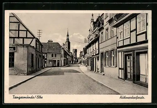 AK Tangermünde /Elbe, Hühnerdorferstrasse mit Zigarrengeschäft