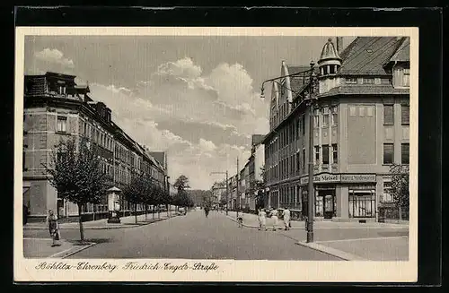 AK Böhlitz-Ehrenberg, Passanten auf der Friedrich-Engels-Strasse