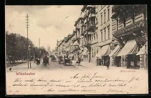 AK Wiesbaden, Kutschen vor den Stadthäusern in der Rheinstrasse