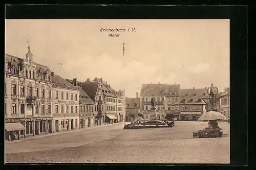 AK Reichenbach i. V., Platz mit Denkmal und Geschäften