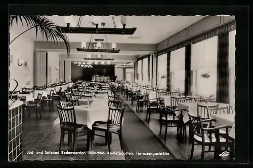 AK Bodenwerder, Gasthaus Münchhausen-Berggarten, Innenansicht