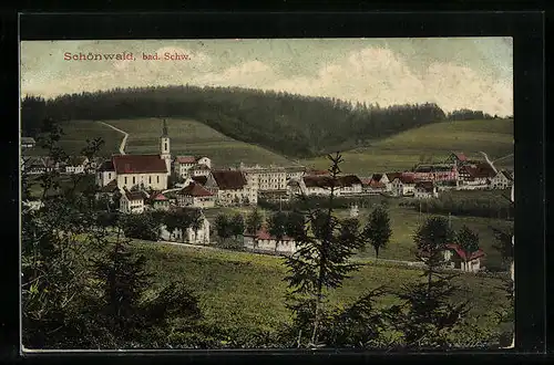 AK Schönwald / bad. Schwarzwald, Totale mit Kirche