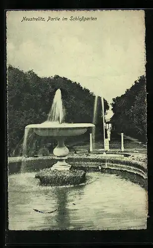 AK Neustrelitz, Brunnen im Schlossgarten
