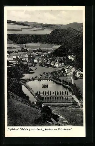 AK Bilstein im Sauerland, Blick auf das Freibad im Veischedtal und die gesamte Ortschaft