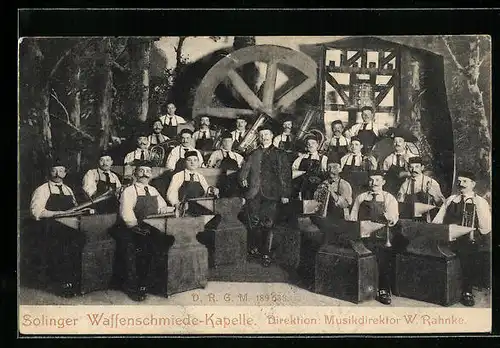 AK Solingen, Solinger Waffenschmiede-Musik-Kapelle mit Ambossen, Schürzen und Instrumenten