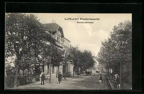 AK Klosterlausnitz, Bahnhofstrasse mit Passanten