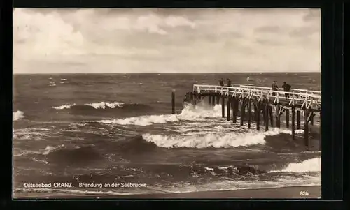 AK Cranz, Brandung an der Seebrücke