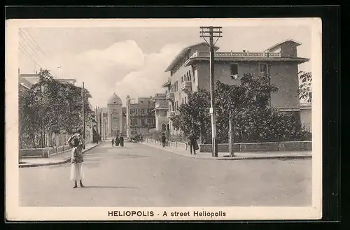 AK Heliopolis, Strassenpartie mit Passanten