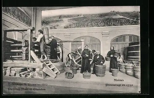 AK Bruxelles, Exposition de Bruxelles 1910, Pavillon Moet et Chandon-Moines Pressurage en 1710, Ausstellung