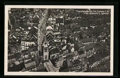 AK Freiburg i. Br., Stadtzentrum mit Martinstor und Kaiserstrasse vom Flugzeug aus