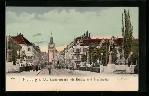 AK Freiburg i. B., Kaiserstrasse mit Brücke und Martinsthor