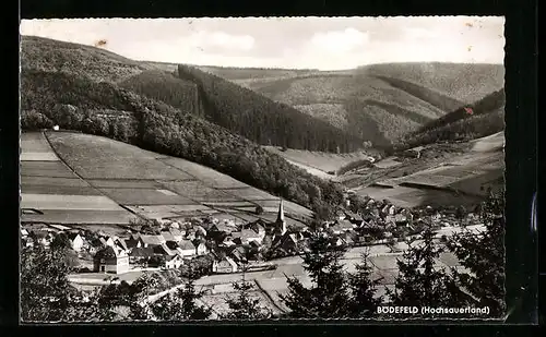 AK Bödefeld (Hochsauerland), Totalansicht von einem Berg aus gesehen