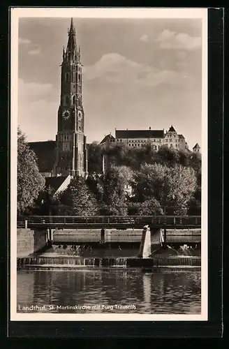 AK Landshut, St. Martinskirche mit Burg Trausnitz
