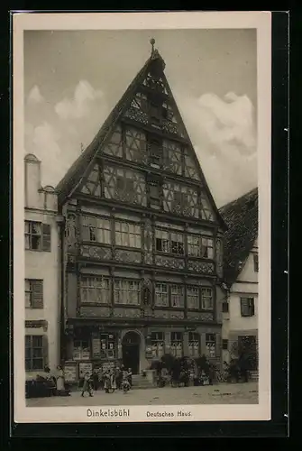 AK Dinkelsbühl, Deutsches Haus mit Besuchergruppe