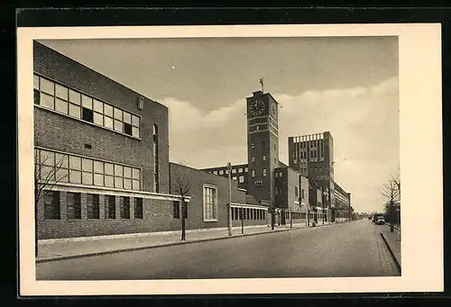 AK Düsseldorf-Holthausen, Strassenpartie am Verwaltungsgebäude der Persilwerke