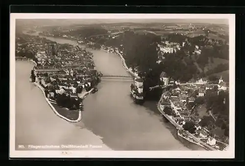 AK Passau, Fliegeraufnahme der Stadt an der Flusskreuzung