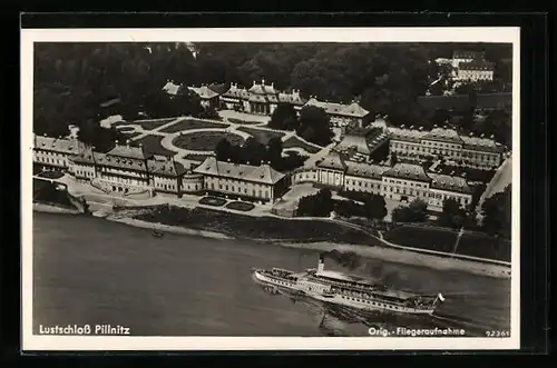 AK Dresden-Pillnitz, Lustschloss und Dampfer, mit Gasthaus Schlossschänke H. Schellhas, Fliegeraufnahme