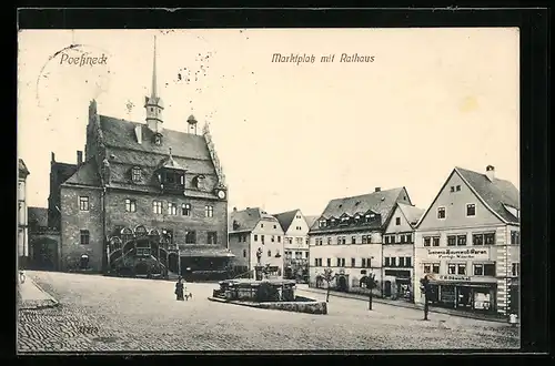 AK Poessneck, Marktplatz mit Rathaus, Brunnen