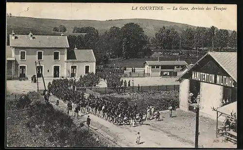AK La Courtine, La Gare, Arrivée des Troupes, Bahnhof