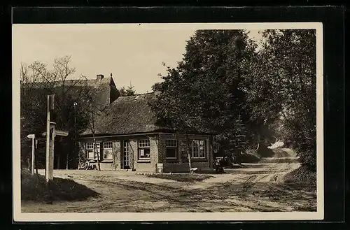 AK Gleschendorf-Klingberg, Partie am Gasthaus Waldschenke Klingberg, Strassengabelung